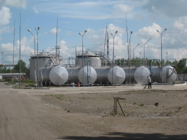 Пожар на нефтебазе в Урюпинске: очевидцы сняли последствия атаки беспилотников